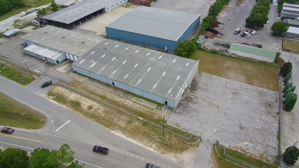 More Photos Of 408 N Springs Rd, Columbia Warehouse For Lease
