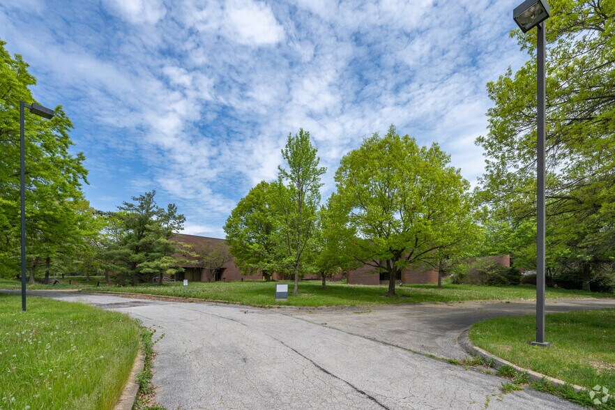 More Photos Of 200 Parkwest Dr, Pittsburgh Warehouse For Sale