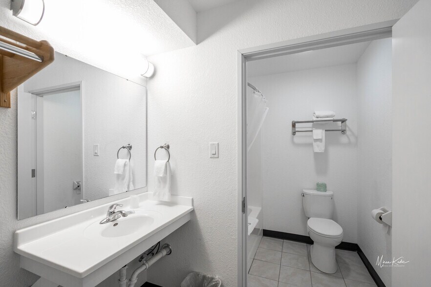 More Photos Of 203 SW 7th St, Stuart Hotel For Sale