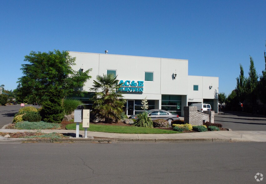 More Photos Of 3535 Del Webb Ave NE, Salem Warehouse For Lease