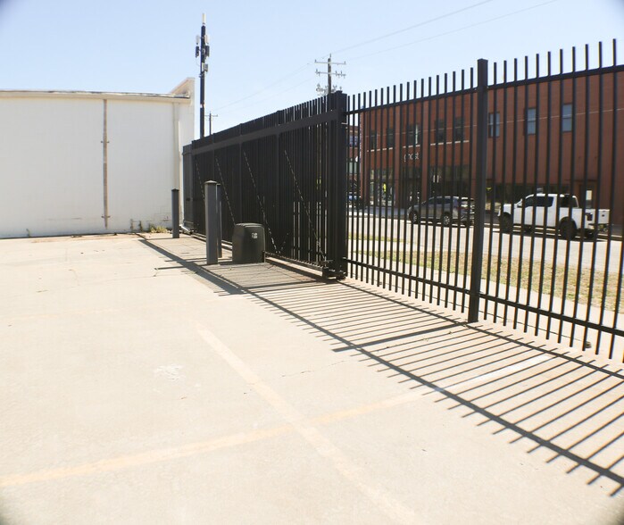 More Photos Of 1001 N Broadway Ave, Oklahoma City Office For Lease