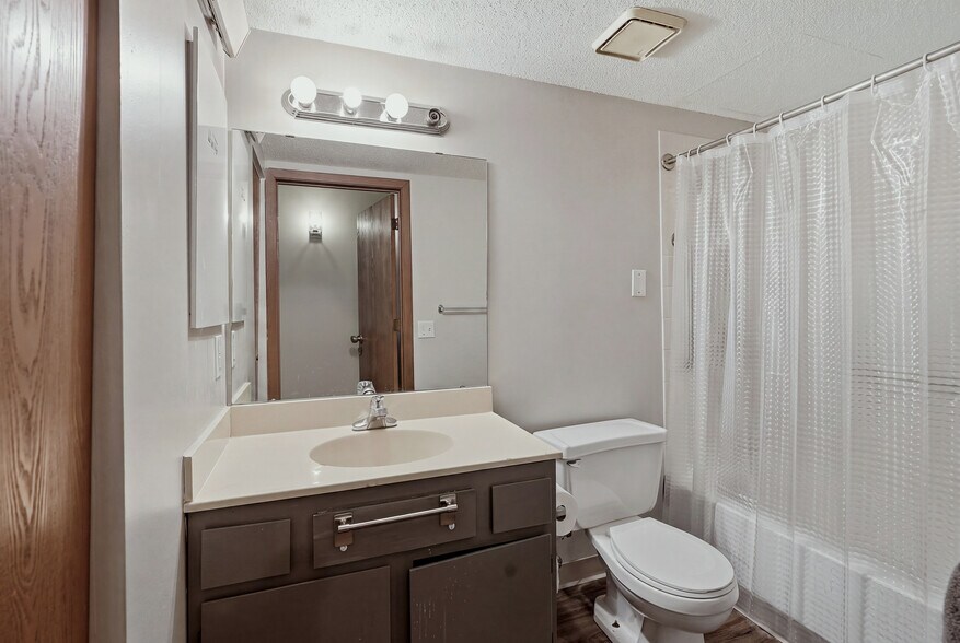 More Photos Of 985 Ivy Ave E, Saint Paul Apartments For Sale