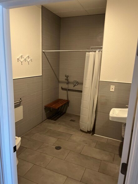 More Photos Of 887-899 E El Camino Real, Sunnyvale Freestanding For Lease