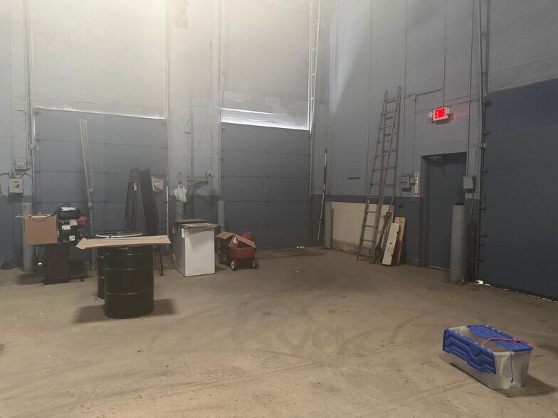 More Photos Of 34401 Commerce Rd, Fraser Warehouse For Lease