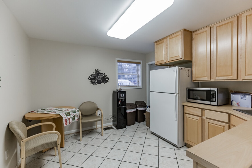 More Photos Of 10425 Southern Maryland Blvd, Dunkirk Medical For Lease