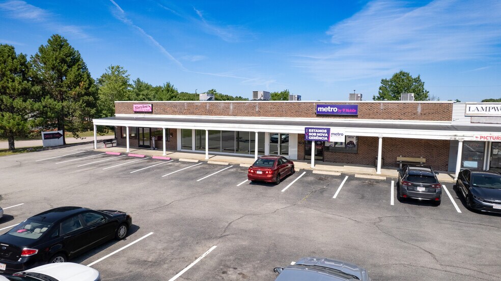 More Photos Of 1501 Bedford St, Abington Health Club For Lease