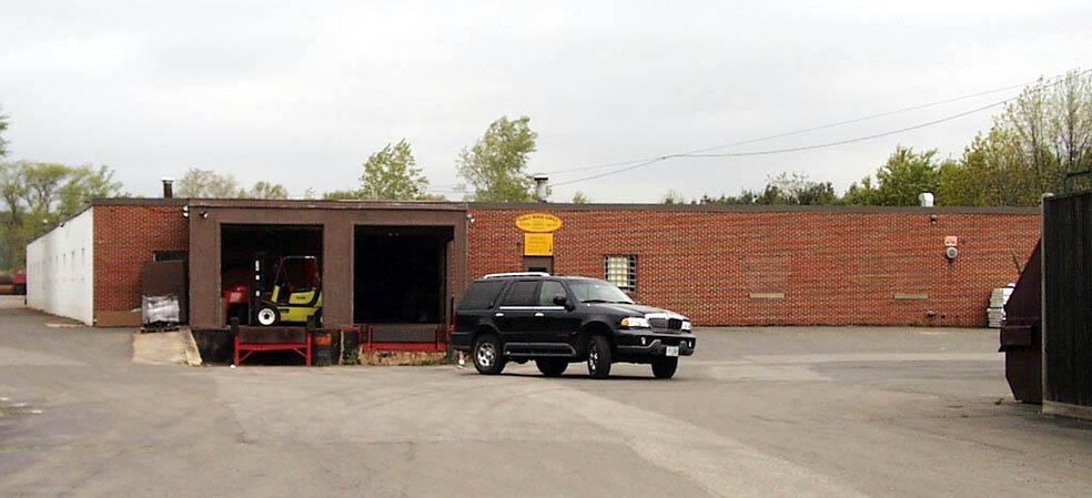 More Photos Of 27 Garden St, Danvers Warehouse For Lease