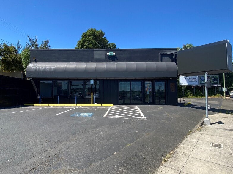 Primary Photo Of 5035 SE McLoughlin Blvd, Portland Storefront Retail Office For Sale