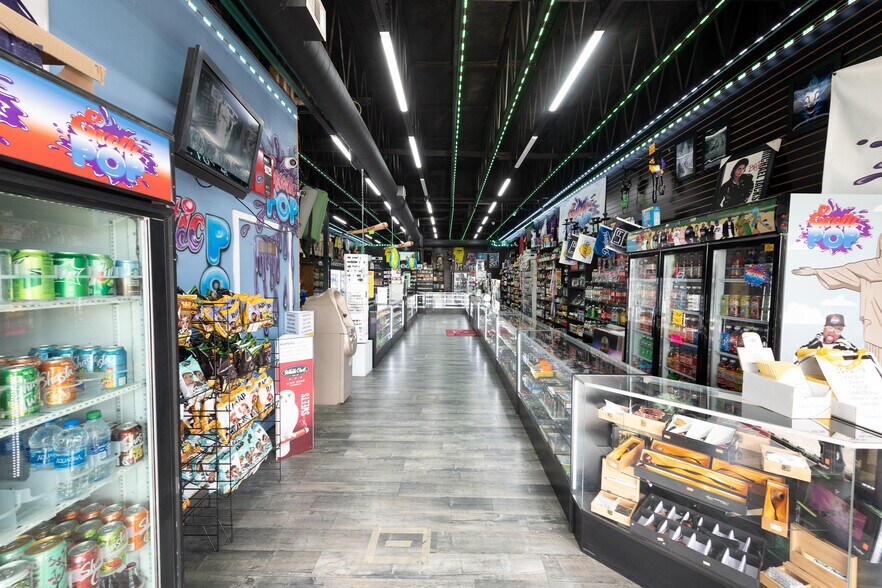 More Photos Of 6801-6817 Sepulveda Blvd, Van Nuys Storefront Retail Office For Sale