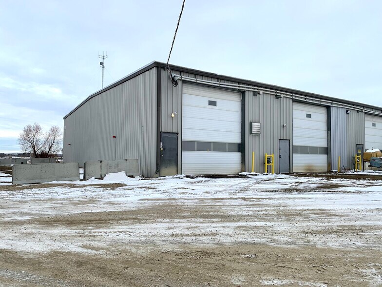 More Photos Of 4000 Landry Ave, Red Deer County Warehouse For Lease