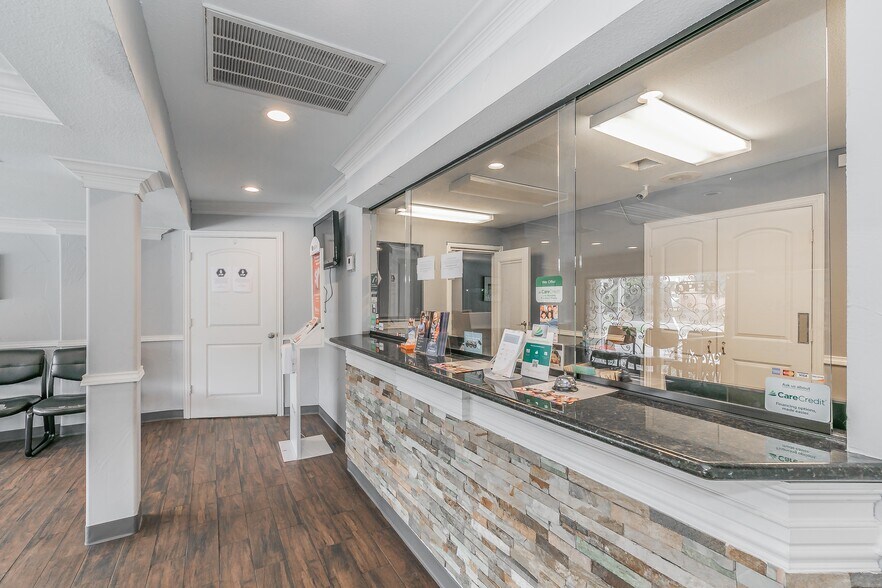 More Photos Of 2823 Kendale Dr, Dallas Medical For Sale