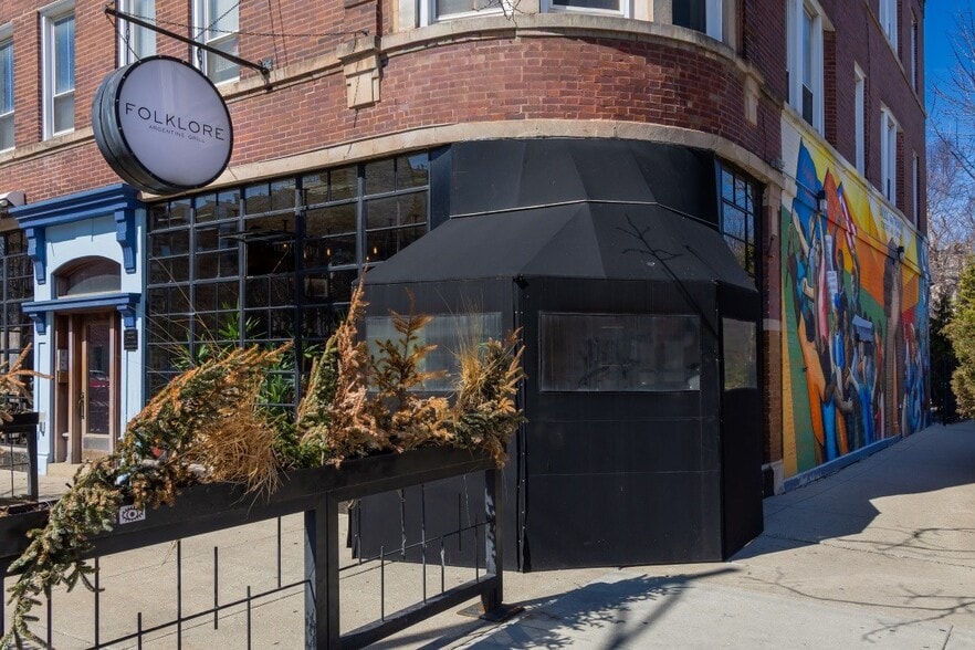 More Photos Of 2100 W Division St, Chicago General Retail For Lease