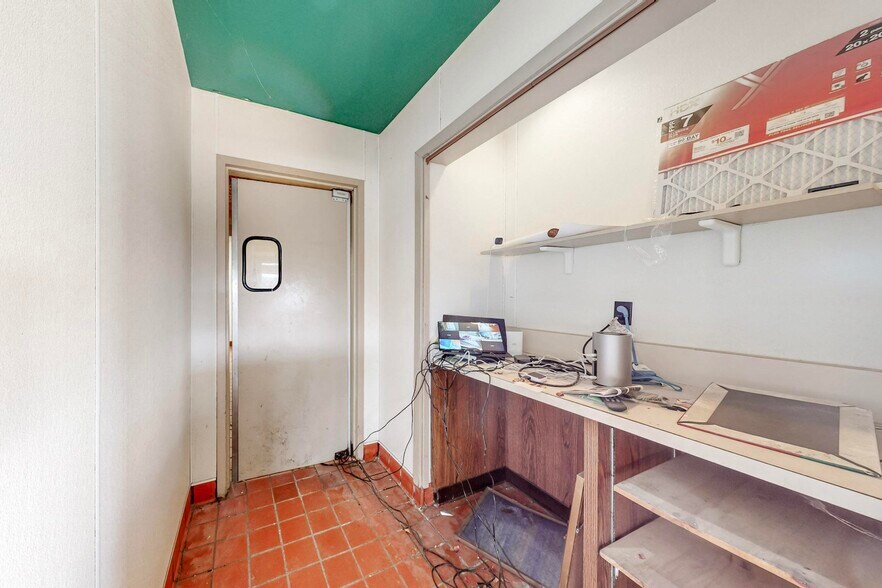 More Photos Of 3558 Wheaton Way, Bremerton Restaurant For Sale