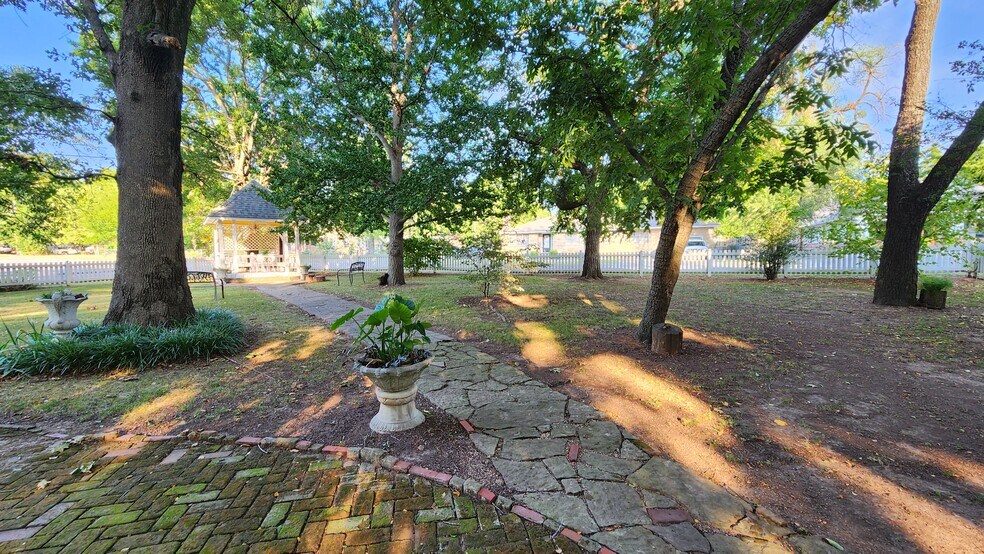 More Photos Of 224 W Chickasaw St, Tahlequah Hospitality For Sale