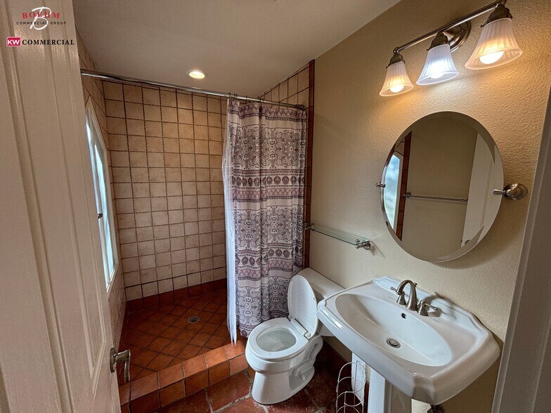 More Photos Of 39 Scenic Loop Rd, Boerne Office Residential For Lease