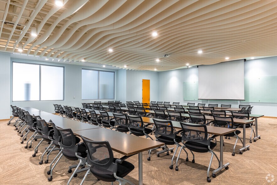 More Photos Of 1722 Routh St, Dallas Coworking Space