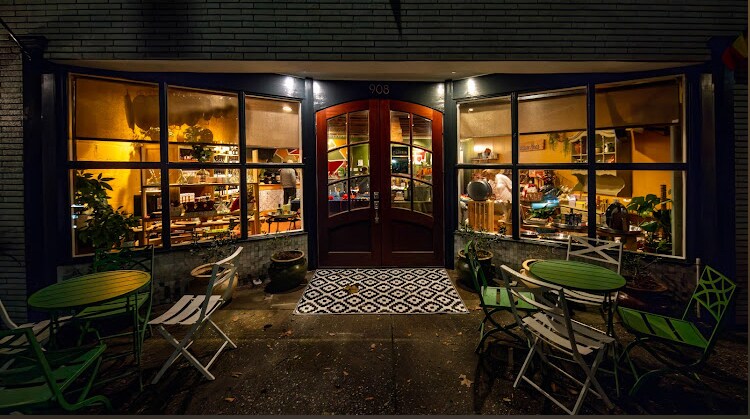 More Photos Of 902 S Castle St, Wilmington General Retail For Sale