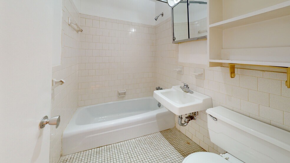 More Photos Of 4600 Duke St, Alexandria Apartments For Sale