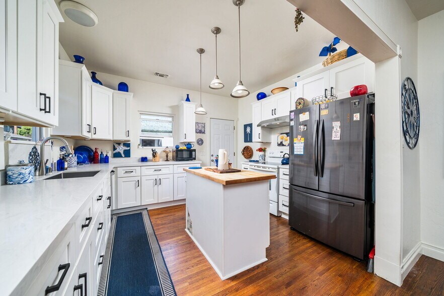 More Photos Of 124 N Vista Bonita Ave, Glendora Apartments For Sale