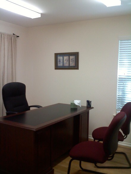More Photos Of 1712 N Interstate 35, San Marcos Office For Sale