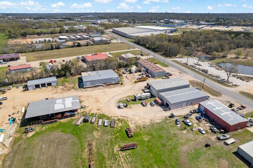 More Photos Of 2620 Farm Road 79, Paris Warehouse For Sale