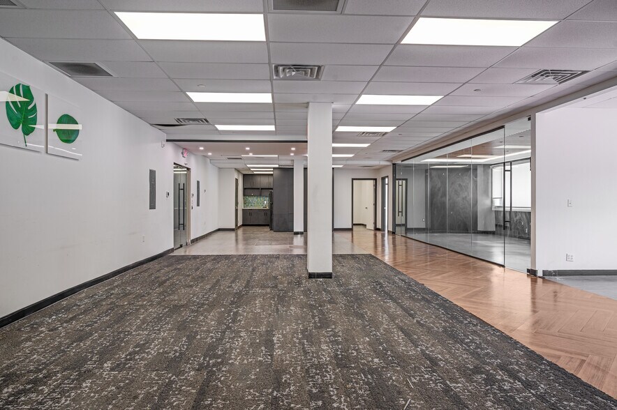 More Photos Of 1105 E County Line Rd, Lakewood Office For Lease