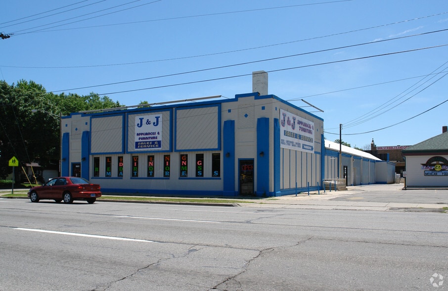 Primary Photo Of 1901 W Saginaw St, Lansing General Retail For Sale