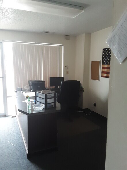 More Photos Of 1226 Executive Blvd, Chesapeake Showroom For Lease