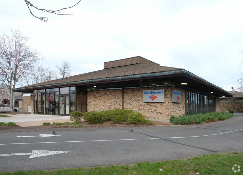 More Photos Of 28 Wintonbury Mall, Bloomfield Unknown For Lease