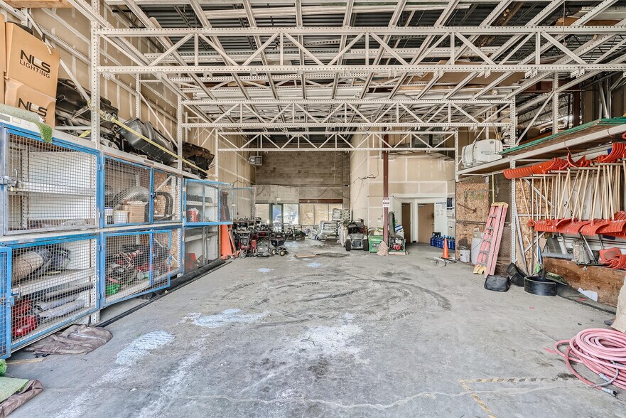 More Photos Of 6849 S Dawson Cir, Englewood Warehouse For Lease