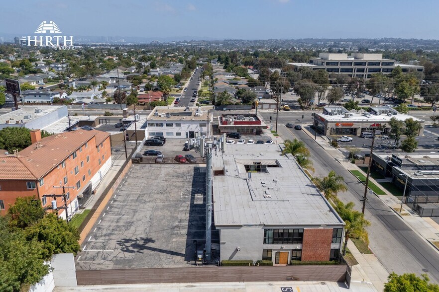 More Photos Of 8621 Bellanca Ave, Los Angeles Office For Sale