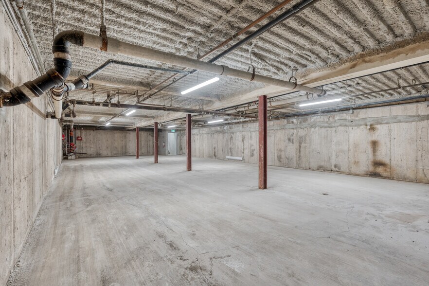 More Photos Of 6050 Don Murie St, Niagara Falls Warehouse For Lease