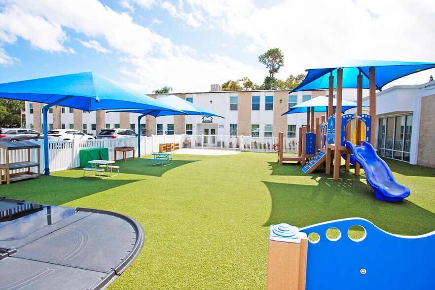 Primary Photo Of 2045 Drew St, Clearwater Schools For Lease