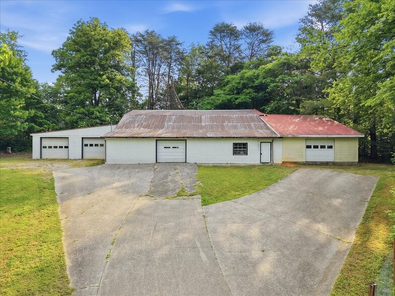 Primary Photo Of 2633 Harriman Hwy, Harriman Warehouse For Sale