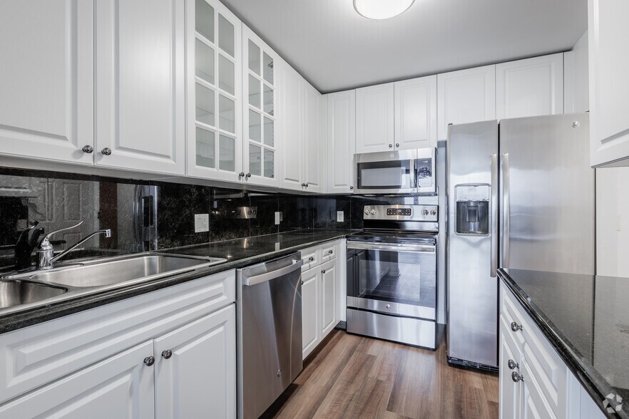 More Photos Of 100 Tower Dr, Edgewater Apartments For Lease