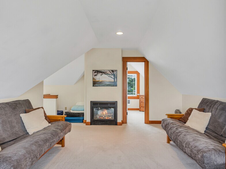 More Photos Of 1021 Promenade, Seaside Specialty For Sale