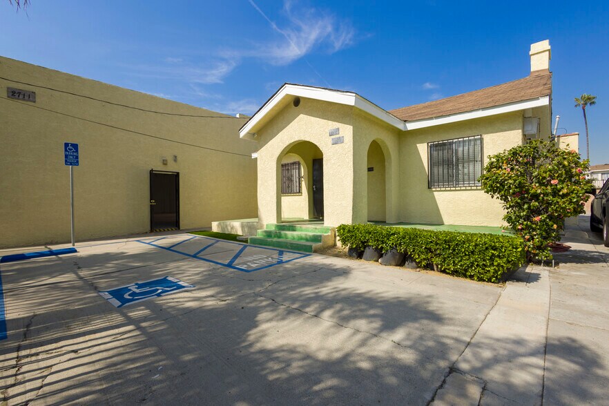 More Photos Of 2703 Southwest Dr, Los Angeles Warehouse For Lease