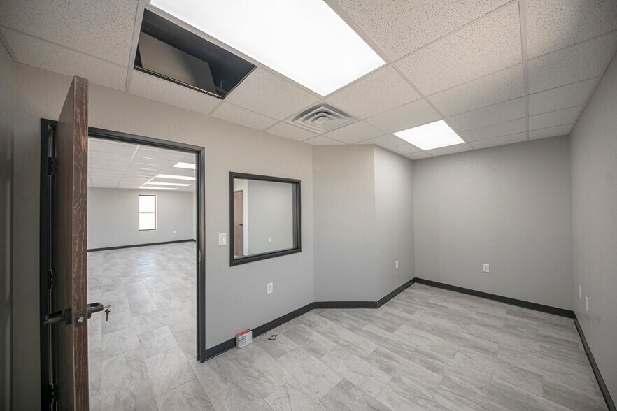 More Photos Of 16571 W Basin S, Odessa Warehouse For Sale