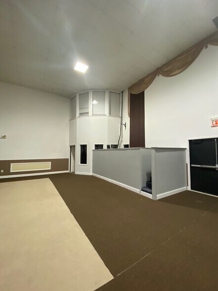 More Photos Of 61 Whittaker St, Riverside Specialty For Sale