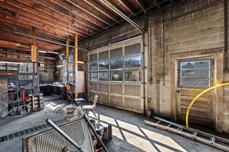 More Photos Of 512 National Rd, Wheeling Flex For Sale