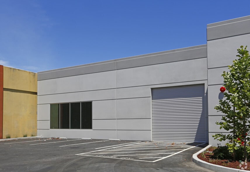More Photos Of 1987 Leghorn St, Mountain View Office For Lease