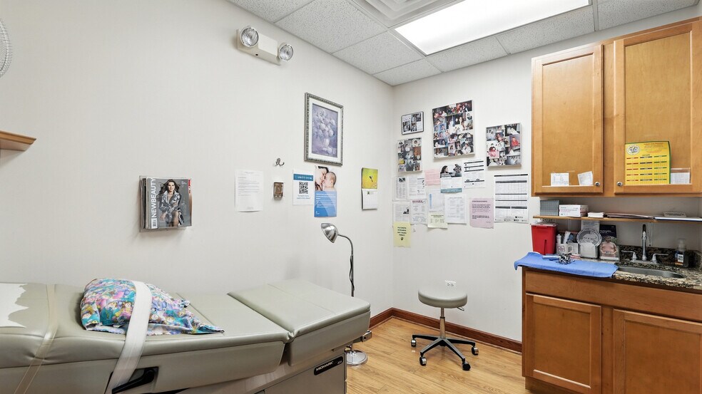 More Photos Of 5 Executive Ct, South Barrington Office For Sale