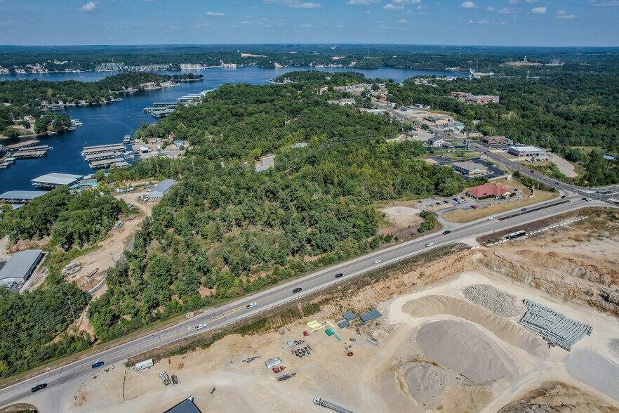 More Photos Of 109 Horseshoe Bend Pky, Lake Ozark Office For Sale