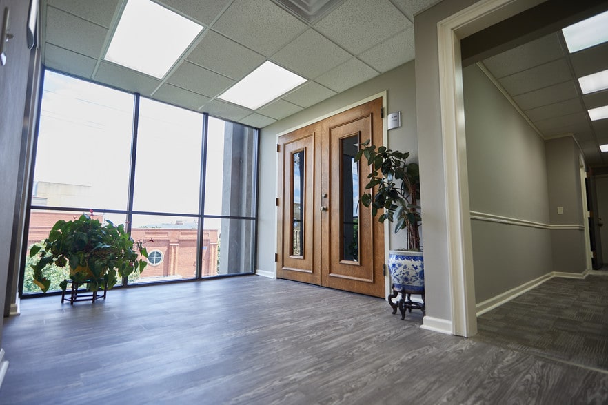 More Photos Of 18 9th St, Columbus Office For Lease