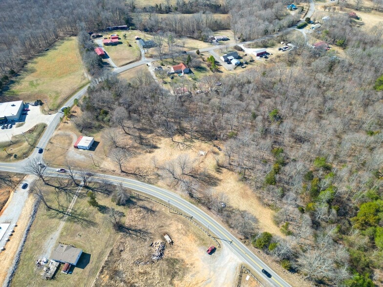 More Photos Of 2815 TN-49 Hwy, Charlotte Auto Repair For Sale