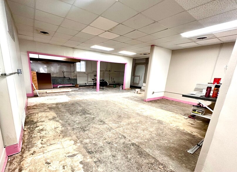 More Photos Of 400-422 N Kennedy Dr, Bradley Medical For Lease