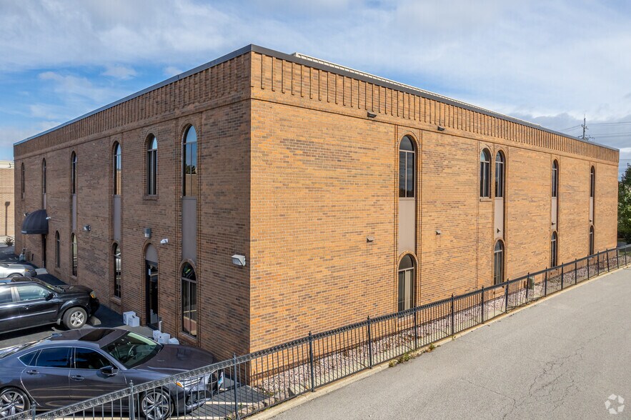 More Photos Of 2208 Midwest Rd, Oak Brook Office For Lease