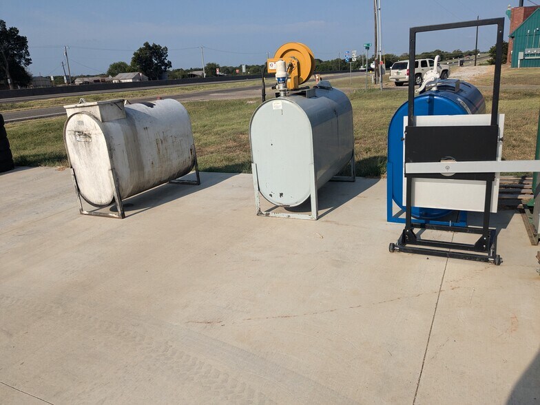 More Photos Of 11468 Black Jack Rd, Cumby Auto Repair For Sale