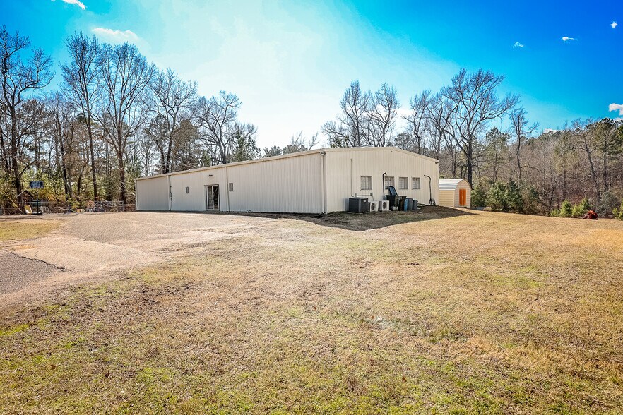 More Photos Of 5805 HWY 135, Gladewater Flex For Sale