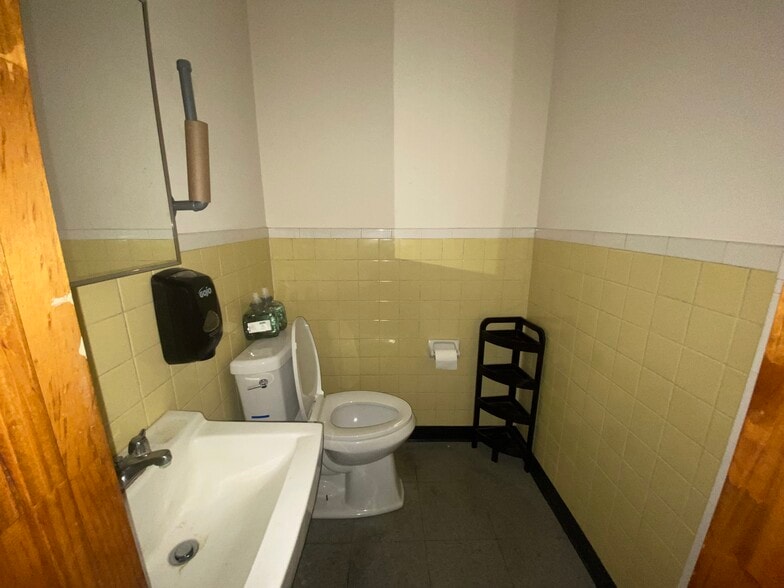 More Photos Of 8300 Dorchester Rd, Charleston Warehouse For Lease